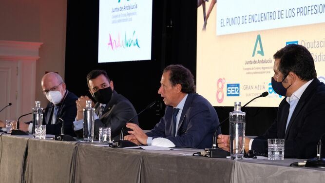 El alcalde de Chiclana, José María Román, interviene en la clausura del V Foro Turismo Cádiz