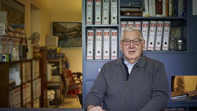 Emilio Trigueros en una foto de archivo en su oficina de la plaza de Mina.