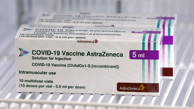 Dos cajas de la vacuna de Astrazeneca con diez dosis cada una
