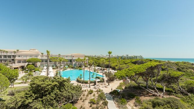 Vista aérea de una de las piscinas del hotel Valentin Sancti Petri.