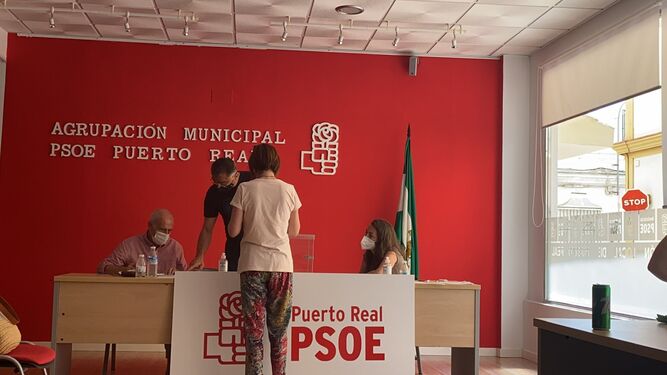 Recuento de votos en el PSOE de Puerto Real tras las primarias