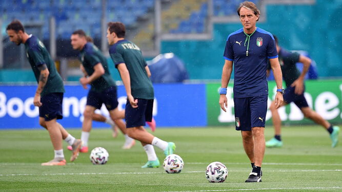 Roberto Mancini, seleccionador italiano, en un entrenamiento.