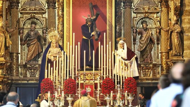 La Virgen de la Salud, en el altar de la función conmemorativa del 75 aniversario fundacional.