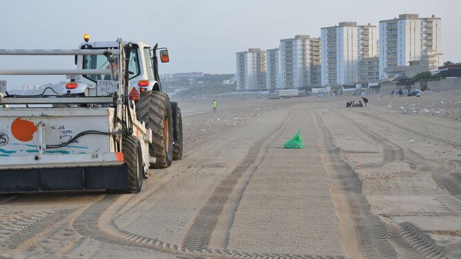 Las máquinas de limpieza de playas no trabajarán durante la madrugada de hoy miércoles al jueves, por prevención.