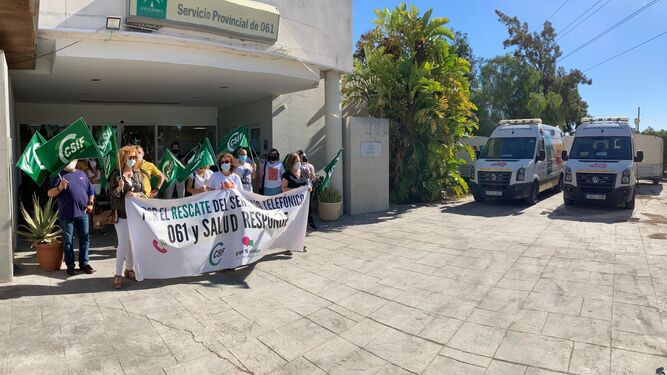 Protesta de los trabajadores del servicio de atención telefónica del 061 en Puerto Real