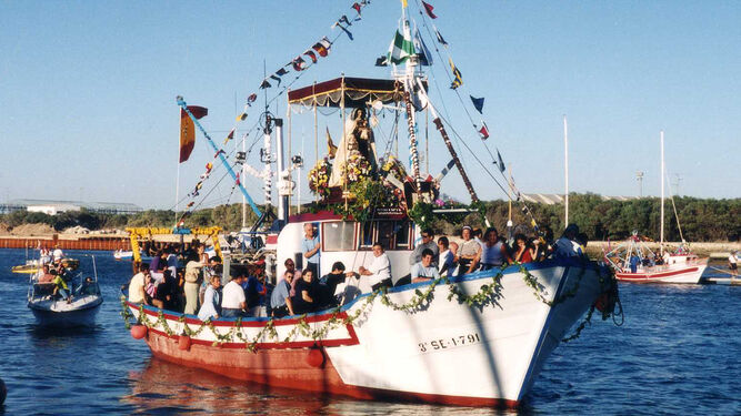 La Virgen Marinera embarcada, en el año 2001.