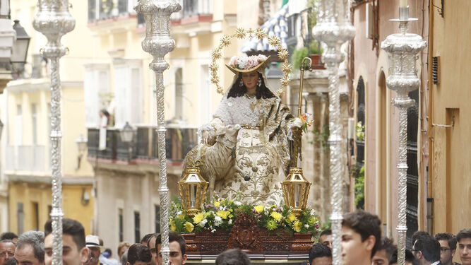 La Pastora de Sagasta, en un rosario público.