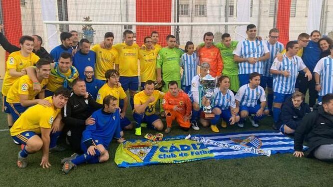 Cádiz y Málaga posan juntos al acabar la final de la primera edición.