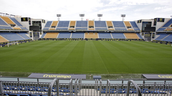 Gradas vacías en el estadio Carranza.