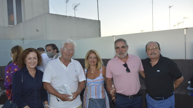 Lola Tinoco, Hans Joseph Artz, Margarita Márquez, Salvador Celada y Pedro de Frutos, durante el acto en la Fundación Cajasol.
