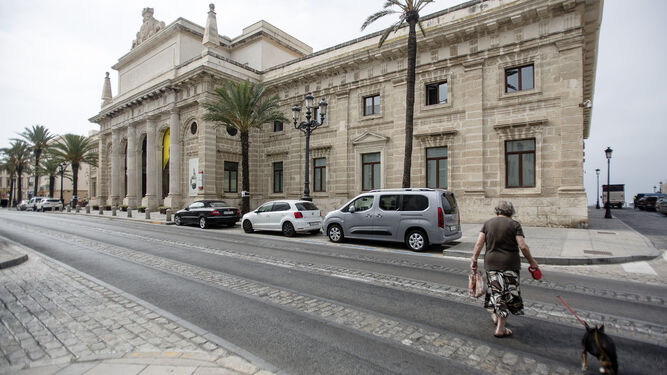 Fachada principal de la Casa de Iberoamérica en Cádiz.