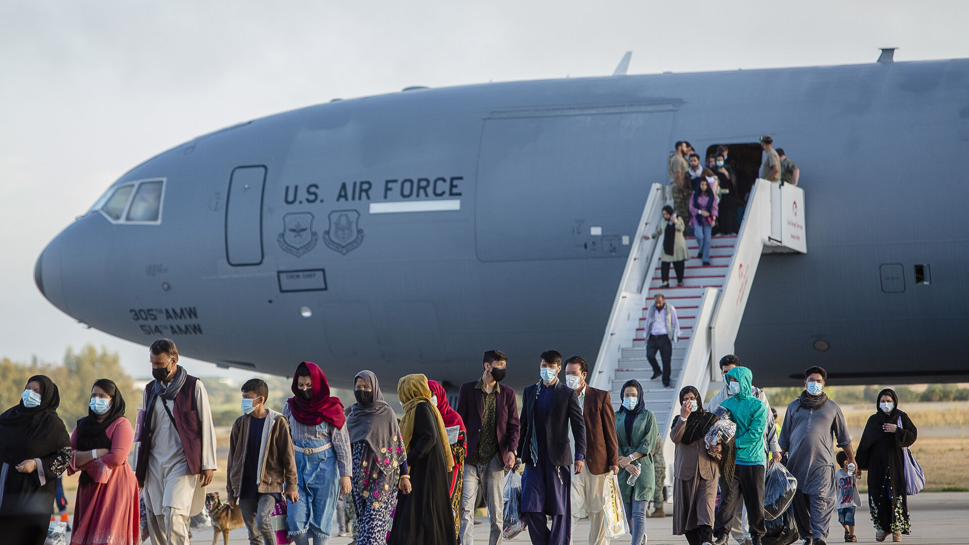 Im&aacute;genes de la llegada a Rota de refugiados afganos