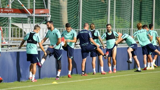Jugadores del Cádiz en la sesión del martes.