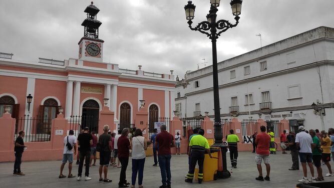 Protesta de trabajadores municipales de Puerto Real que exigen una nueva RPT