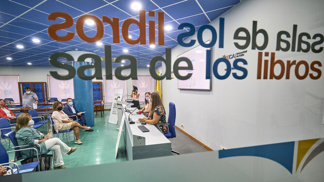 La presentación del congreso tuvo lugar en la Sala de los Libros del edificio Andrés Segovia de la UCA.