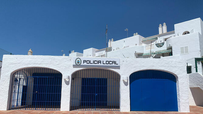 Instalaciones de la Policía Local en la zona de la costa, cerradas desde hace unos días.