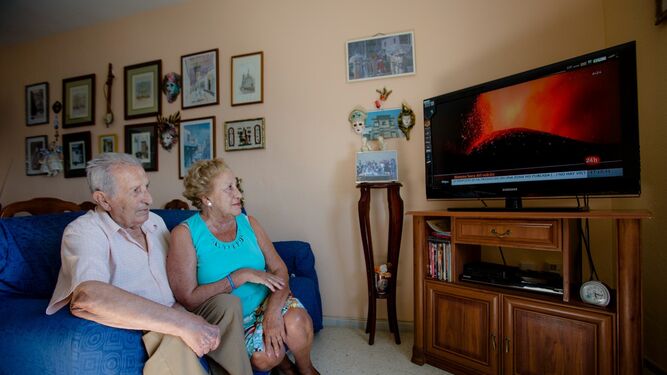 Alvaro Manuel y Blanca Esperanza, atentos al transcurso de las noticias sobre el volcán de La Palma