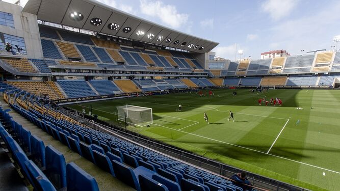 Imagen del interior del estadio en el que juega sus partidos el Cádiz.