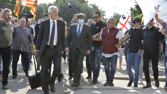 Puigdemont llega al tribunal de Cerdeña para la vista sobre su entrega a España.