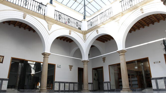Patio de la Biblioteca Municipal García Gutiérrez.