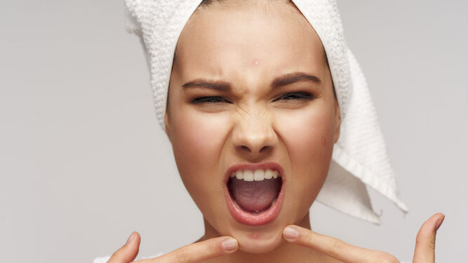 Los diez consejos para mantener a raya los granitos de la cara según los expertos.