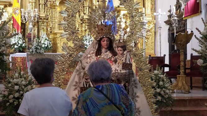 La Virgen del Carmen, ante sus devotos en la señalada jornada del 12 de octubre.