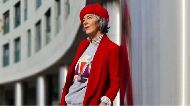 El abrigo rojo de Primark es el favorito de las mujeres mayores de 50 más estilosas.