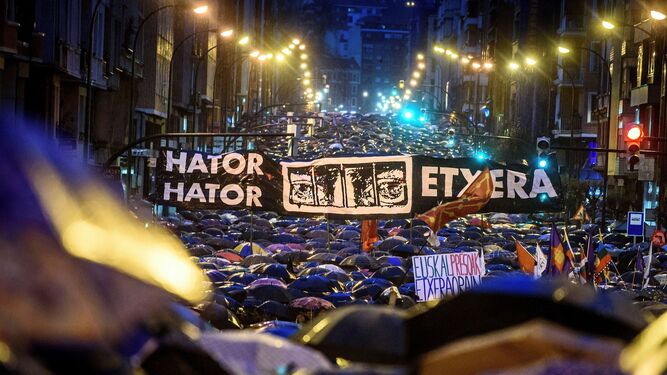 La marcha por los presos  de ETA  celebra el acercamiento anunciado por Francia