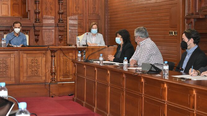 Un momento del pleno municipal ordinario de este mes, el primero presencial del Ayuntamiento de Sanlúcar desde el inicio de la pandemia.