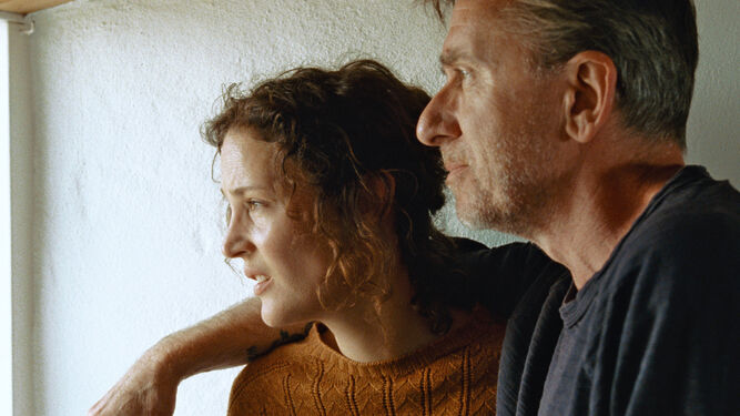 Vicky Krieps y Tom Roth en una imagen de 'Bergman Island'.