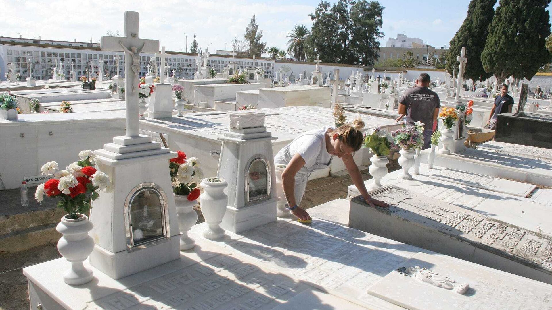 El cementerio se prepara para el D&iacute;a de Todos los Santos
