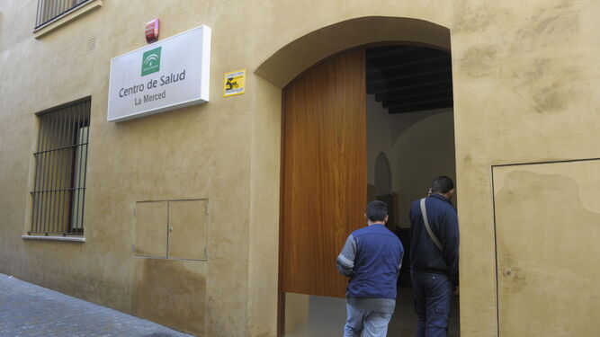 Entrada del Centro de Salud La Merced de Cádiz.