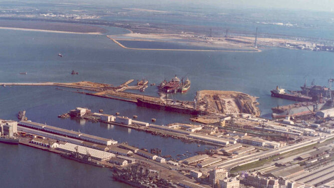 Una imagen del puerto de Cádiz correspondiente al año 1973.