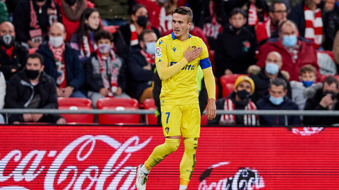 Salvi se toca el pecho tras el gol que marcó en Bilbao.