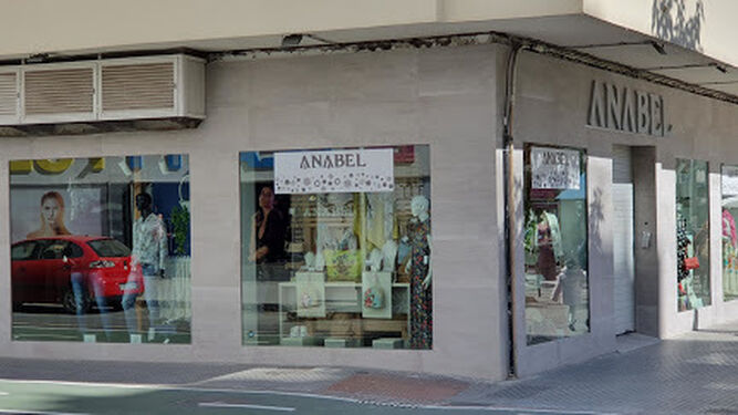 Tienda Anabel en la avenida esquina con la calle Trille.