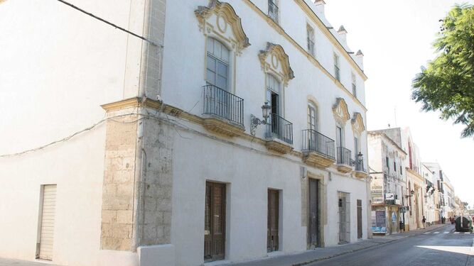 La restauración de las fachadas y cubiertas del Palacio de Roque Aguado ya está concluida.