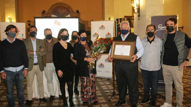 Algunos de los hosteleros participantes en las Jornadas, con los ganadores del premio ‘Emblemático’ de este año.