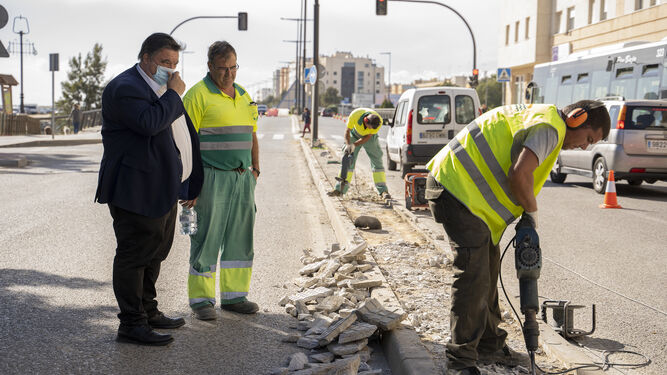 Trabajos para remodelar la mediana de la avenida San Juan Bosco.