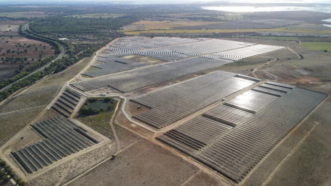 Imagen aérea de la planta solar facilitada por la compañía.