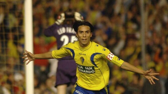 Lucas Lobos celebra el gol de penalti a Leo Franco en el 1-1 de la 2005/06.