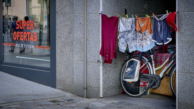 Una imagen del 'hogar' de una persona que vive en la calle en Cádiz.