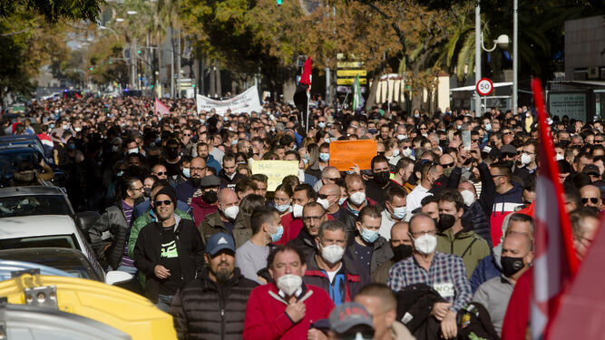 Un momento de la manifestación en Cádiz durante la huelga del metal.