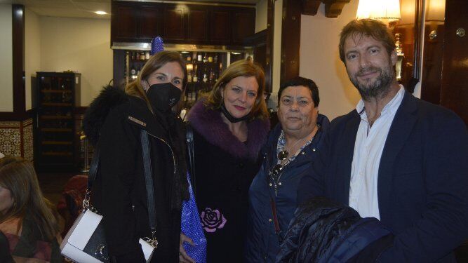 Susana y María de los Ángeles Ruiz, Ana Villero y José Miguel Pérez.