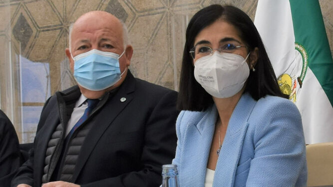 La ministra de Sanidad, Carolina Darías, junto al consejero andaluz de Salud, Jesús Aguirre, este jueves en Córdoba.