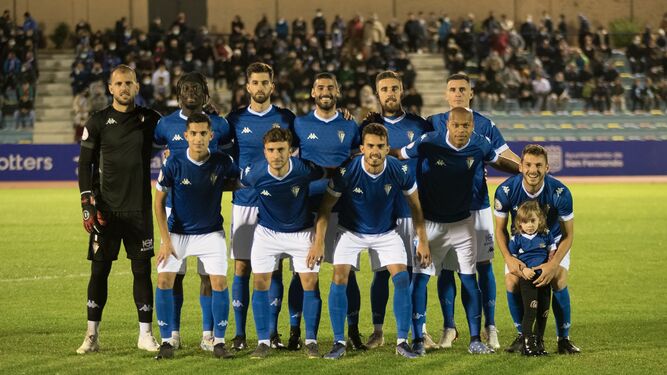 Formación de los azulinos en el último partido ante el UCAM Murcia.