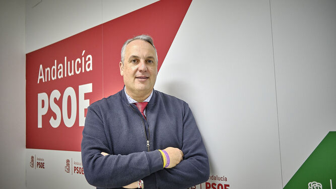 Juan Carlos Ruiz Boix, fotografiado en la sede del PSOE provincial, en Cádiz.