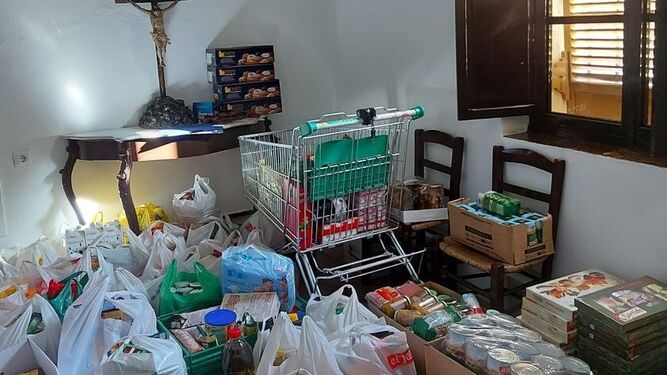 Alimentos recogidos durante la mañana de ayer por la Carreta Solidaria del Rocío.