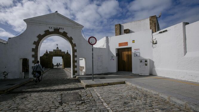 La entrada al antiguo Club Marte, situado en el Baluarte del Orejón.