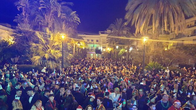 Una imagen de archivo de la última fiesta de Nochevieja celebrada en  la plaza de Peral, el 31 de diciembre de 2019.