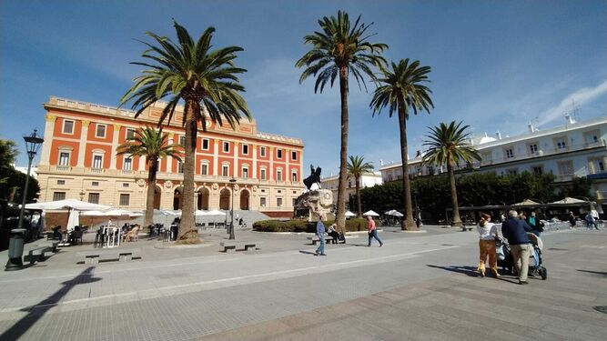 Plaza del Rey, con el Ayuntamiento al fondo.